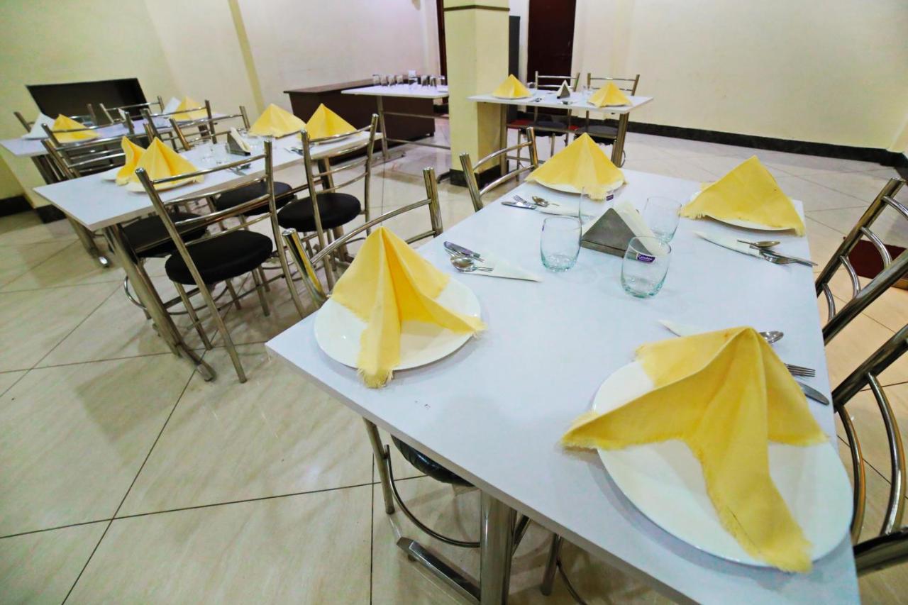 ורנאסי Oyo 16708 Sada Shiv Guest House מראה חיצוני תמונה