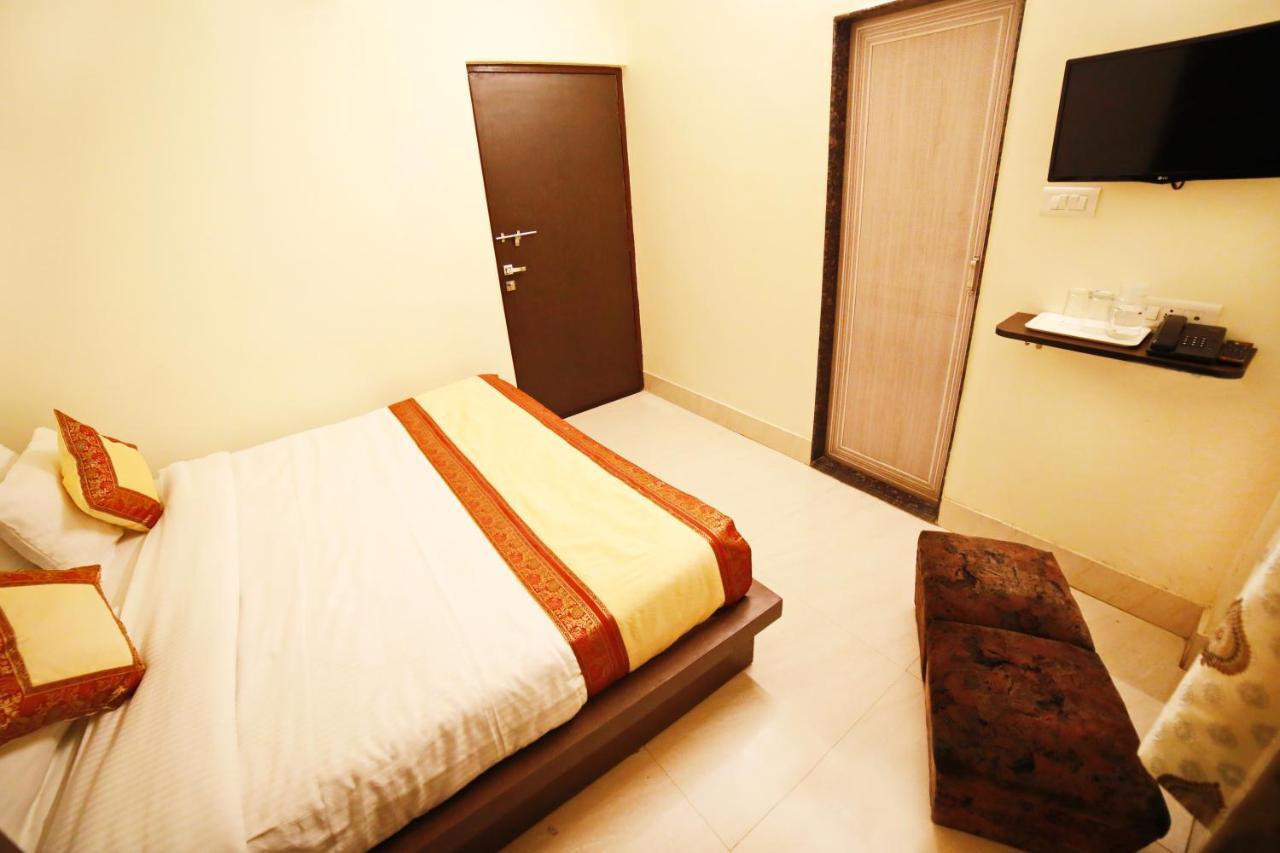 ורנאסי Oyo 16708 Sada Shiv Guest House מראה חיצוני תמונה