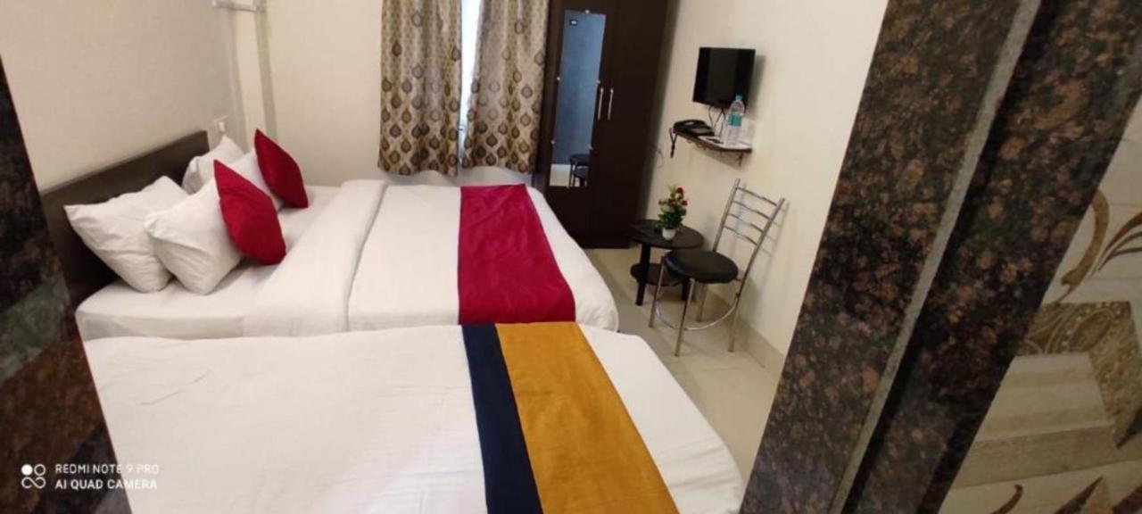 ורנאסי Oyo 16708 Sada Shiv Guest House מראה חיצוני תמונה