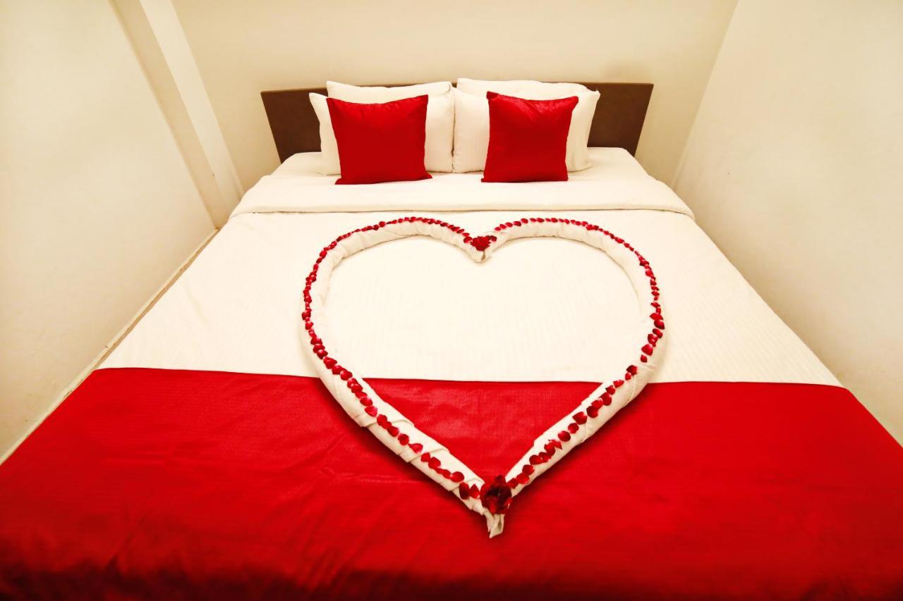 ורנאסי Oyo 16708 Sada Shiv Guest House מראה חיצוני תמונה